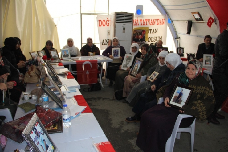 Çocuklarına Kavuşmanın Heyecanı İçerisinde Bekliyorlar