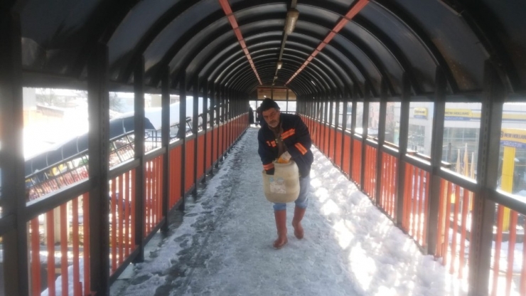 Köprü Ve Üst Geçitler Karlar Kürendi