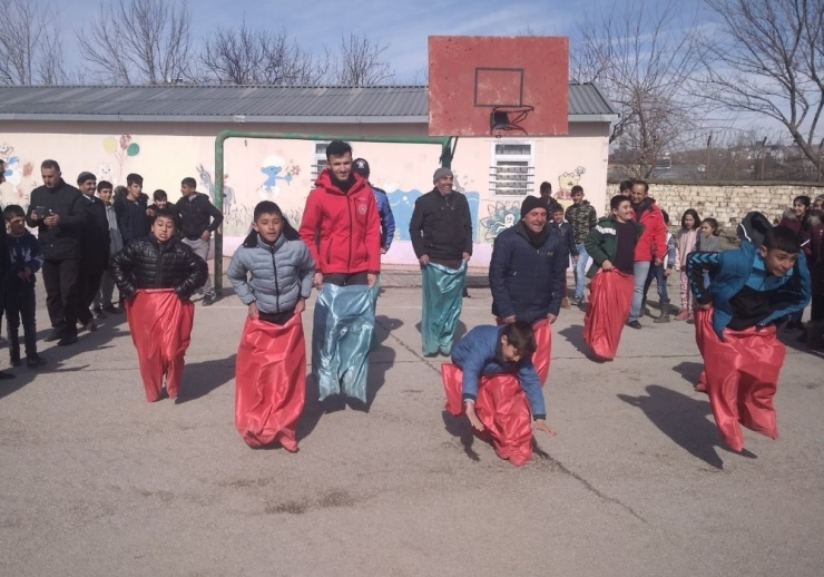 Elazığ’da Çocuklara Moral Etkinliği