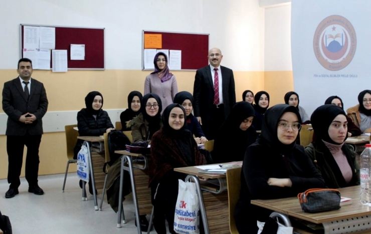 Erzincan’da Akademisyenler Lise Öğrencileriyle Bir Araya Geldi