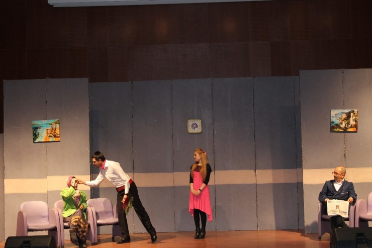 Erzurum Şehir Tiyatrosu ‘Kızım’ Adlı Oyunu Sahneleyecek