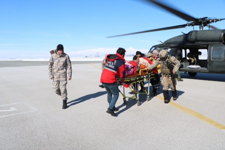 Erzurum’da Askeri Helikopterle Hasta Kurtarma Operasyonu