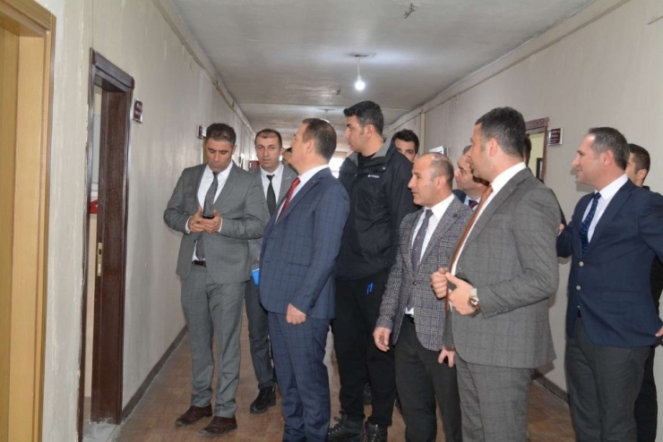 Vali Akbıyık, Belediye Birimlerini Denetledi