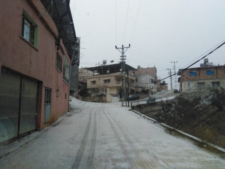 Hatay’da Antakya-yayladağı Yolu Ulaşıma Kapandı