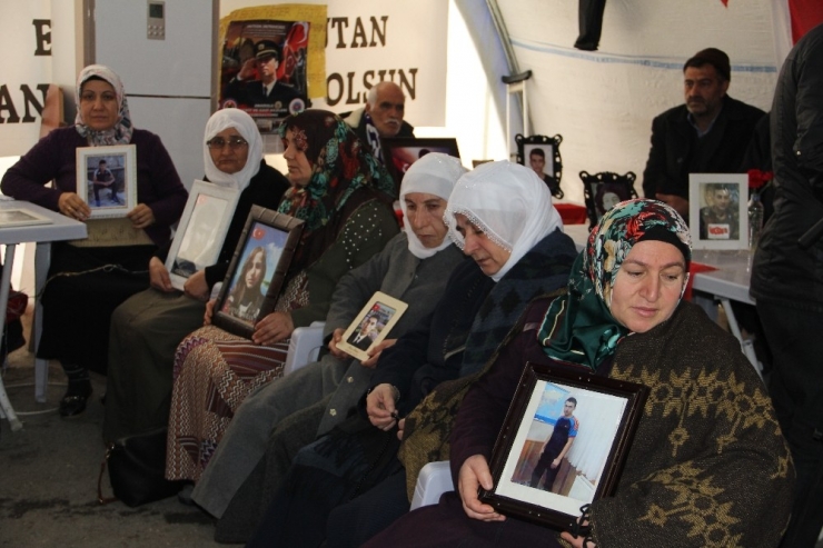 Hdp Önündeki Aileler Direniyor, Sayıları Gün Geçtikçe Artıyor