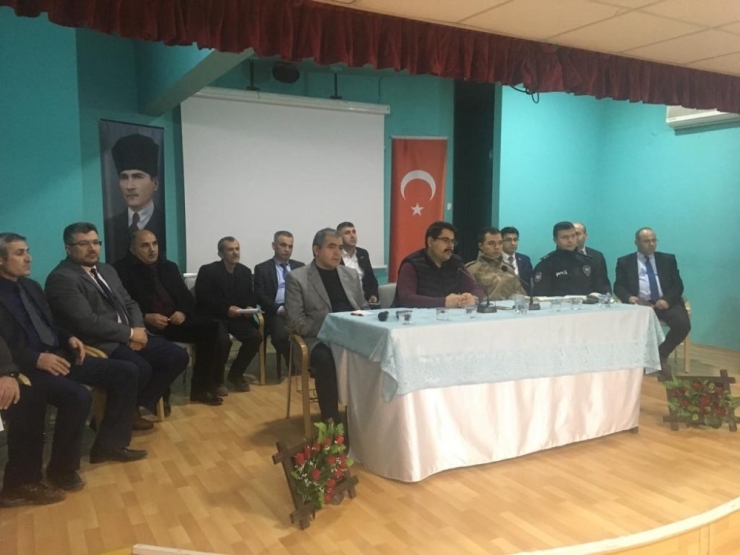 Hekimhan’da Muhtarlarla Toplantı Düzenlendi