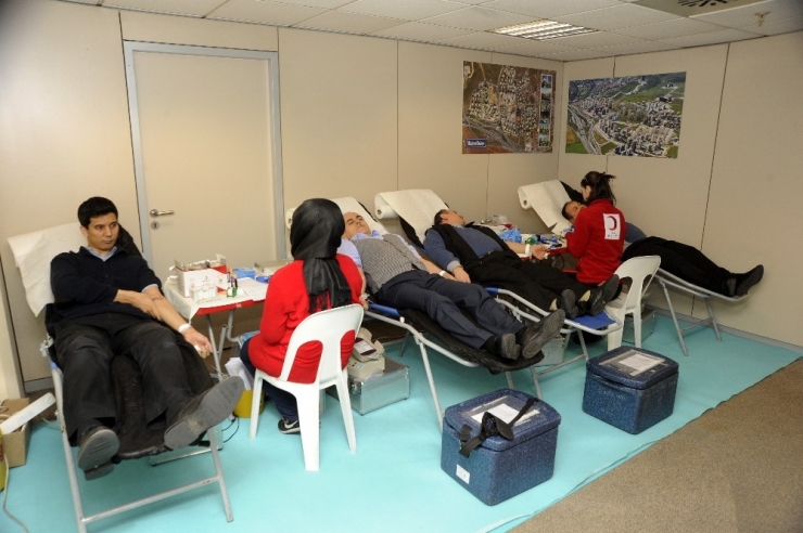 İhlas Holding Çalışanlarından Kızılay’a Kan Bağışı