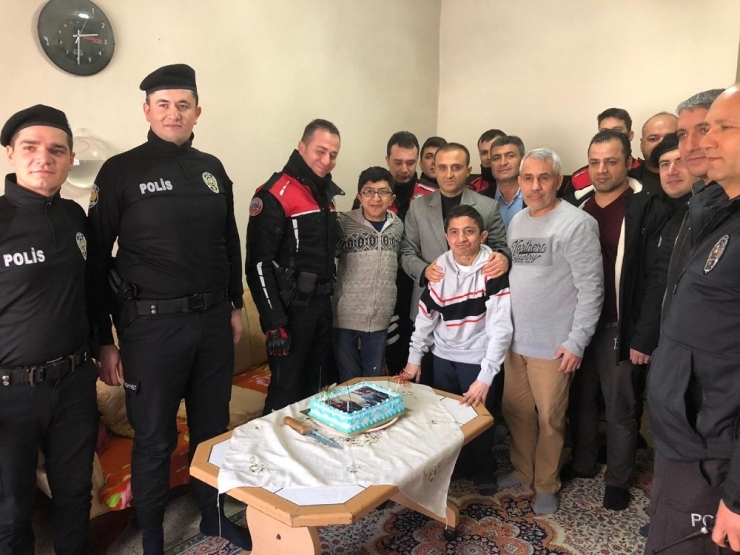 Nörofibromatozis Hastası Kardeşlere Doğum Günü Sürprizi
