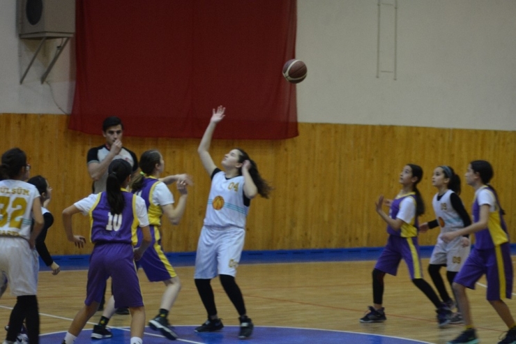 Potada Çifte Şampiyonluk Nazmiye Demirel’den