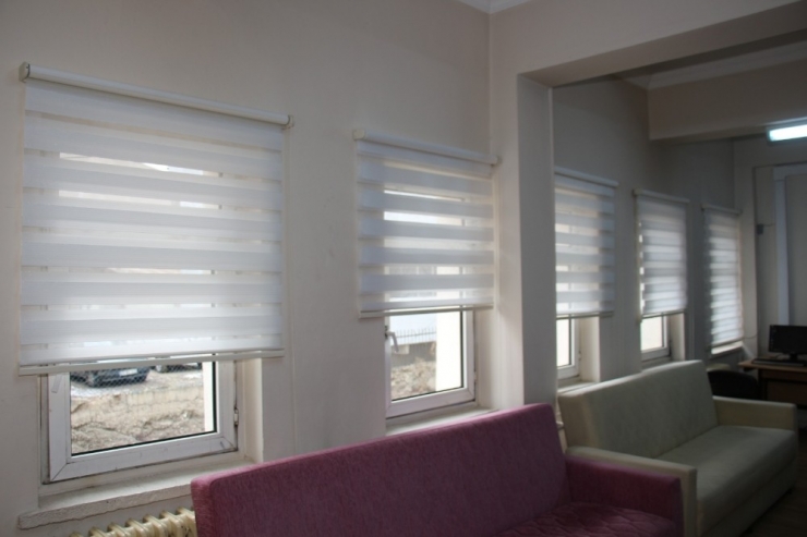 Karabekir Ortaokulu’nun Perdeleri Yenilendi