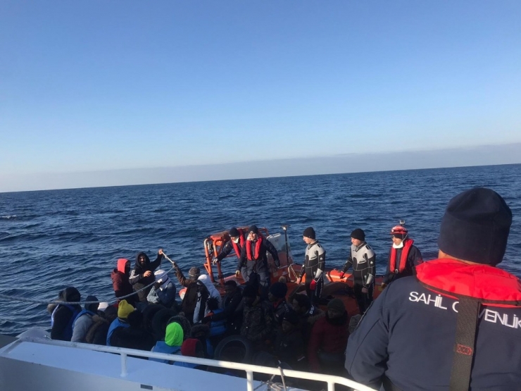 İzmir’de 75 Kaçak Göçmen Yakalandı