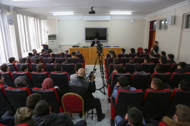 Kbü Rektörü Polat, Lise Öğrencilerinin Sorularını Yanıtladı