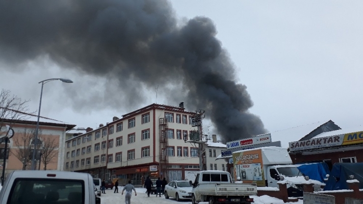 Kastamonu’da 2 Katlı Ev, Ahır Ve Samanlık Küle Döndü