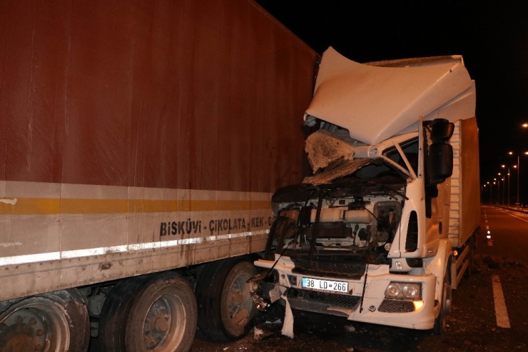 Tırı Tamir Etmek İsterken, Canından Oluyorlardı