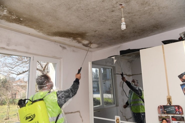 Konyaaltı Belediyesinden Evleri Kötü Durumda Olan Aileye Yardım Eli