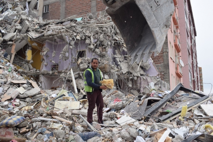 Malatya’da Kepçe Operatörün Kur’an-ı Kerim Hassasiyeti