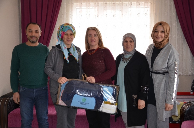 Demirci’de Yeni Doğan Bebek Seti Kampanyası