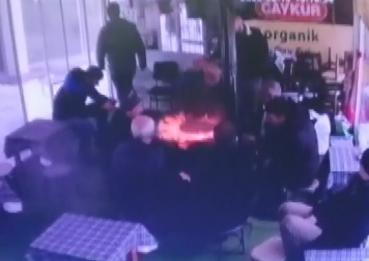 Soba Bir Anda Parladı, Müşteriler Etrafa Saçıldı