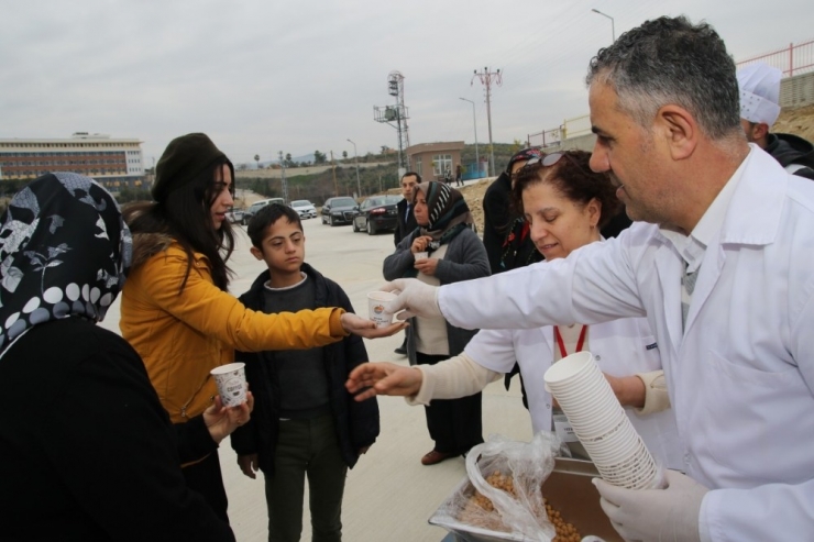 Mersin’de Öğrencilere 12 Bin Paket Bakliyat Dağıtıldı