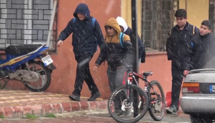 Sahil Kentine İkinci Kez Kar Yağdı