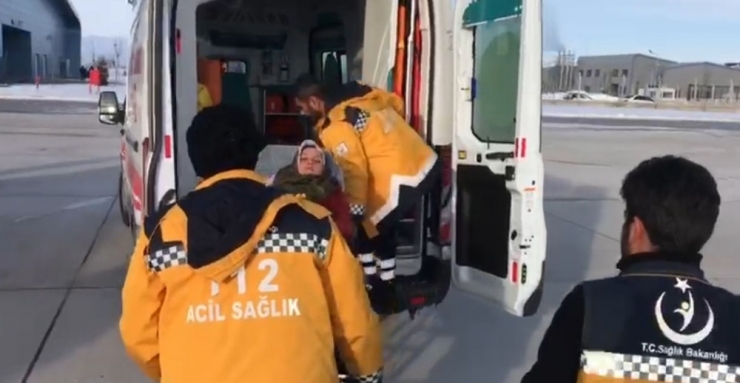 Yol Kardan Kapandı, Hamile Kadının İmdadına Ambulans Helikopter Yetişti