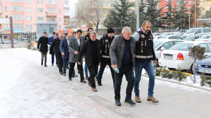 İhale Operasyonunda 10 Şüpheli Adliyede