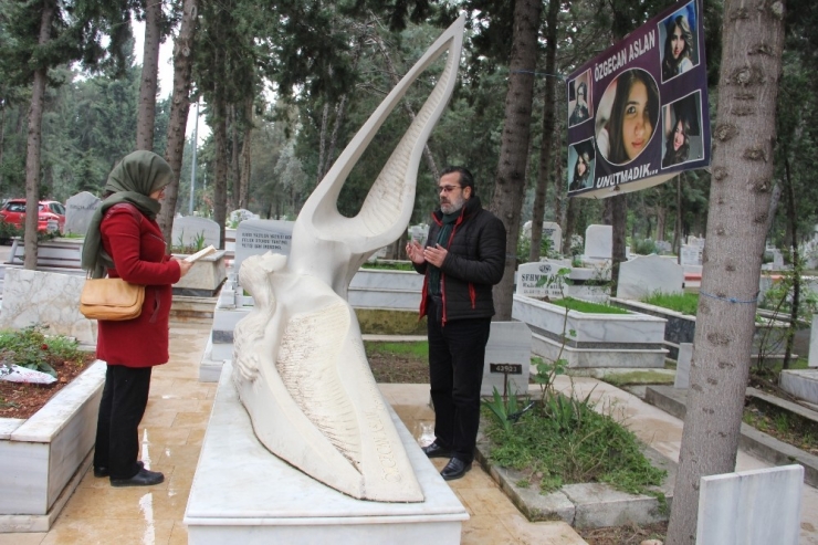 Özgecan’ın Ailesinin Feryadı: “Her Gün Ağlıyoruz. Hepimiz Ölüyüz”