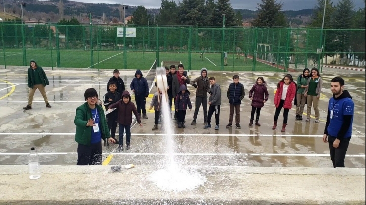 Üniversite Öğrencilerinden Köy Okulunda Atölye Çalışması