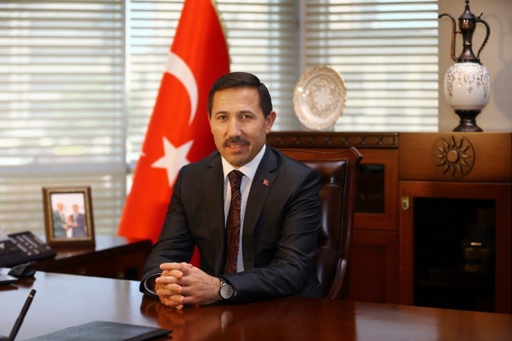 Karatay’da ’Sağlıklı İletişim Mutlu Aile Okulu’ Konferansları Başlıyor