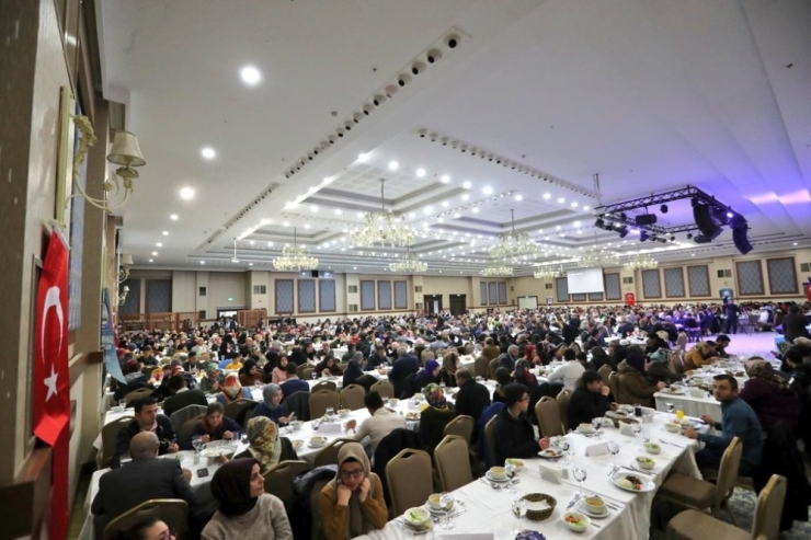 Umre’den Dönen Öğrenciler Ve Aileleri Gaziantep Protokolü İle Bir Araya Geldi