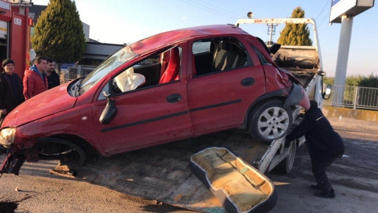 D-100’de Makas Atan Otomobil Park Halindeki Araca Çarptı: 1 Yaralı