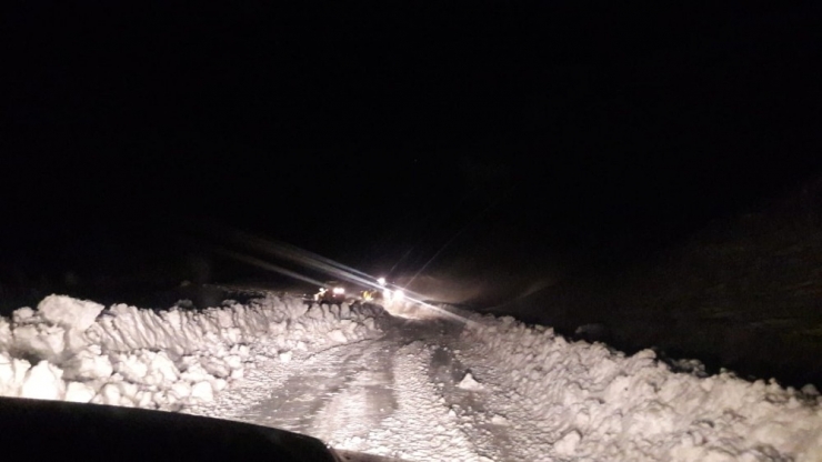 Siirt’te 95 Köy Yolu Ulaşıma Açıldı, Köylüler Kar Esaretinden Kurtuldu