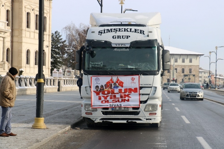 Sivas’tan, İdlib, Elazığ Ve Malatya’ya 7 Tır Yardım Malzemesi