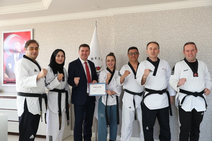 Taekwondoculardan Başkan Ercengiz’e Ziyaret