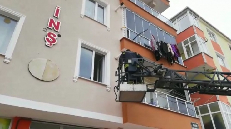 Pencereden Girip Ocağın Altını Kapattılar