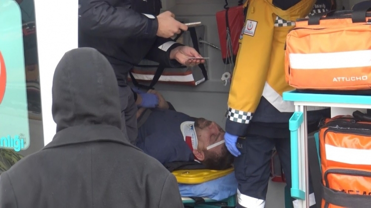 Hasta Nakleden Ambulans Otomobille Çarpıştı: 1 Yaralı