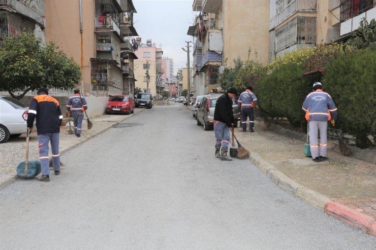 Toroslar’da ’Sokakta Temizlik Var’ Projesi Sürüyor