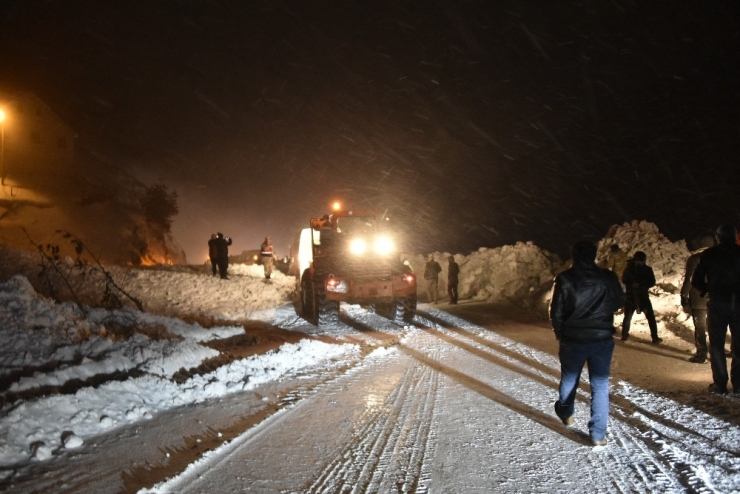 Trabzon-gümüşhane Karayolu Zigana Dağı Mevkiinde Çığ