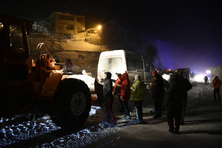 Trabzon-gümüşhane Karayolu Zigana Dağı Mevkiinde Çığ