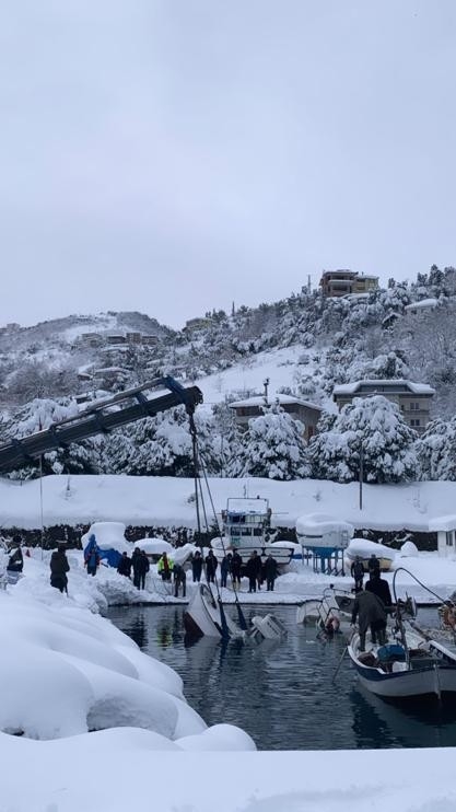 Trabzon’da Kar İki Tekneyi Batırdı