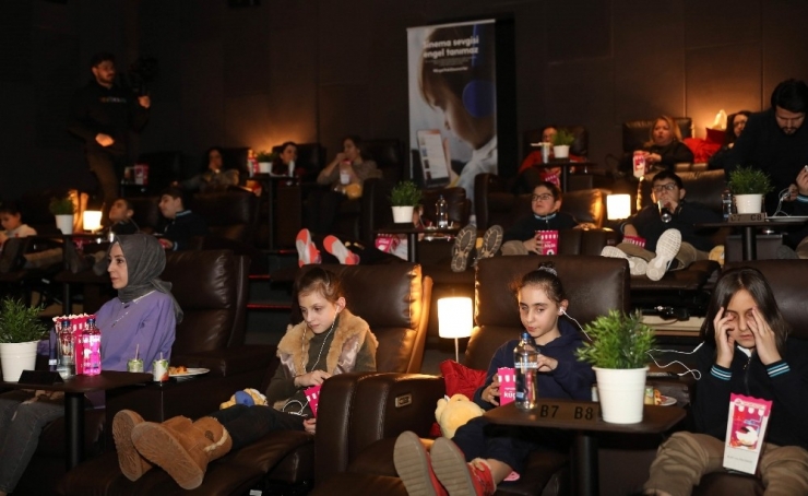Görme Engelli Çocukların Sinema Hayaline Teknolojik Ortak