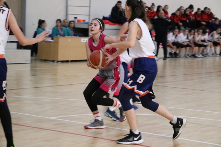 Basketbol U-14 Kızlar 3.bölge Şampiyonası Başladı