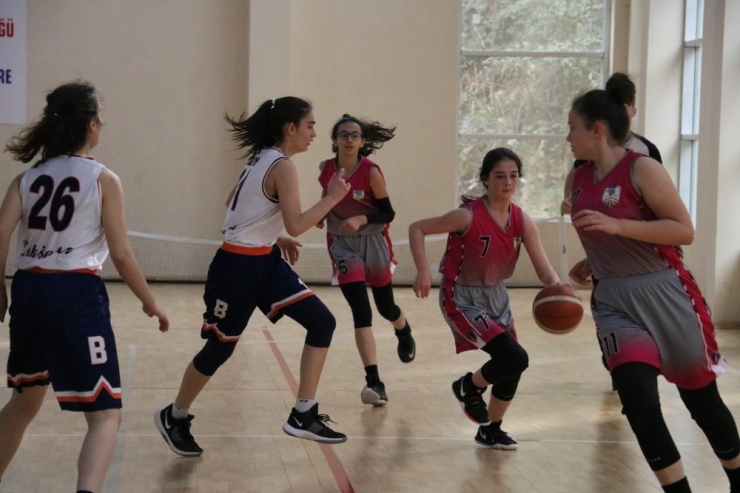 Basketbol U-14 Kızlar 3.bölge Şampiyonası Başladı