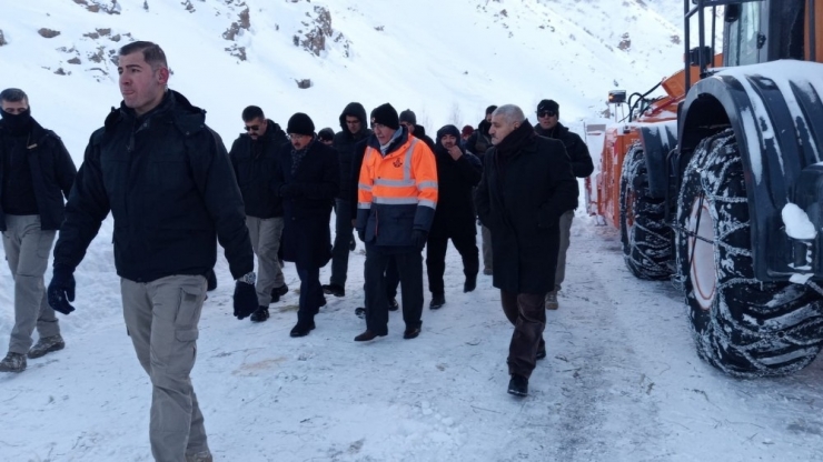 Vali Bilmez Bahçesaray Yolunda