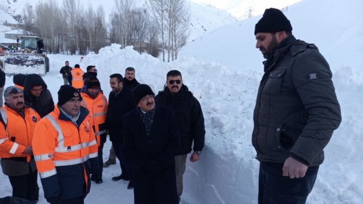 Vali Bilmez Bahçesaray Yolunda