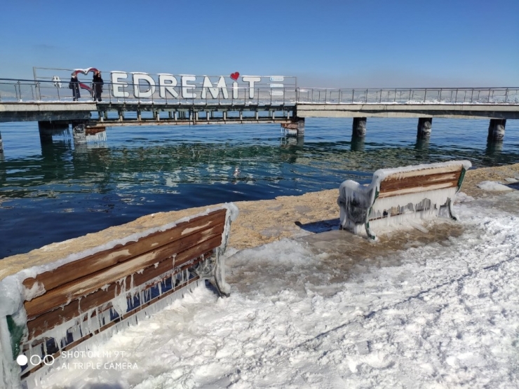 Van Gölü Sahilleri Buz Kesti