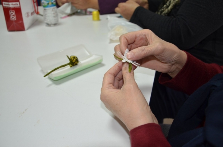 Yunusemre İle İğne Oyası Öğreniyorlar