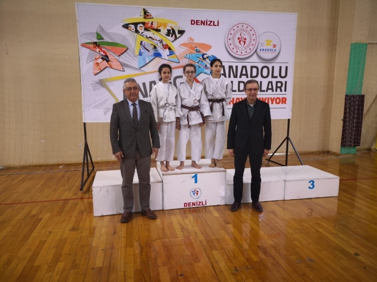 Yunusemreli Judocular Denizli’den Madalyalarla Döndü