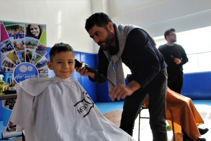 Gönüllü 25 Kuaförden Depremzede Çocuklara Anlamlı Jest