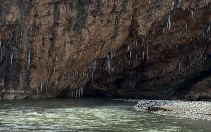Buz Tutan Cendere Kanyonunda Sarkıtlar Oluştu